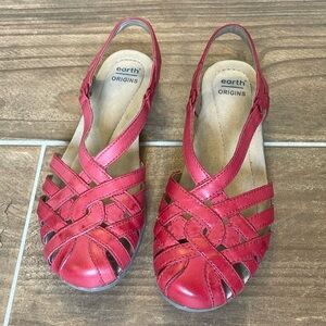Earth Origin Nellie Red Sandals, Size 7 Slingback strap closure